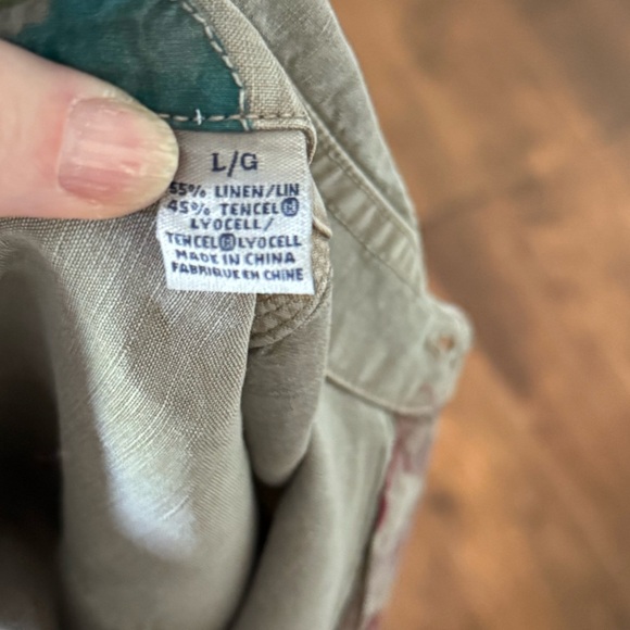 Tommy Bahama Men's Casual Tan Button Down Shirt - Picture 9 of 11